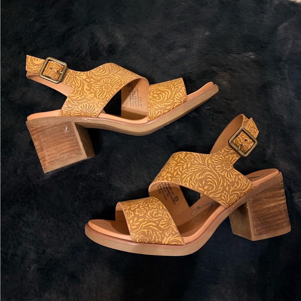 Very G Floral Block Heel Sandals